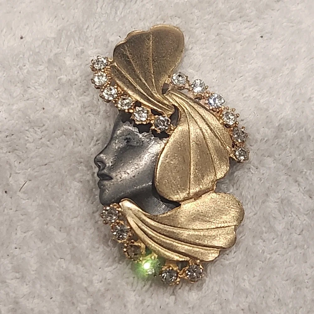 Art Deco Lady Face Pin Brooch‎ Gold Pewter Tone Rhinestone ultra craft